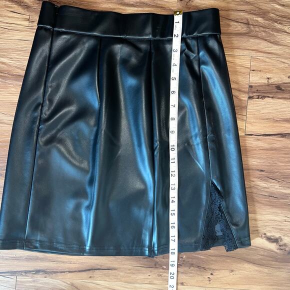 NWT Sexy Faux Leather Mini Skirt with Lace Slit Size Medium - Picture 5 of 7